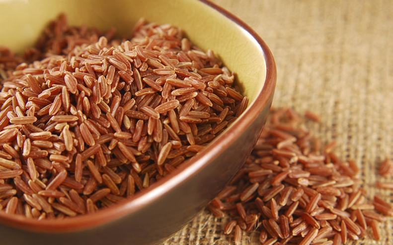 Proprietà e benefici del riso rosso e del riso nero