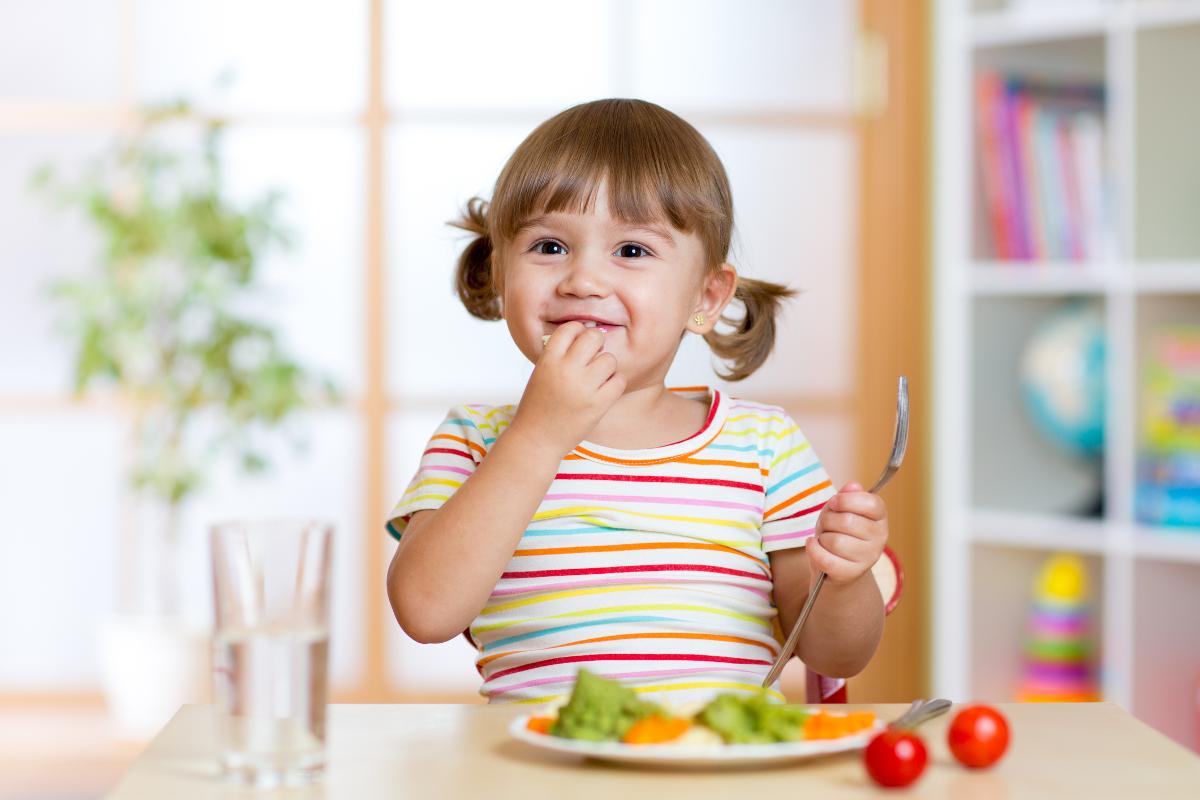 bambini; buone abitudini; a tavola